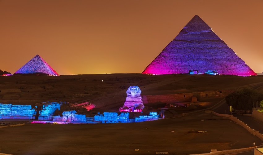 Giza pyramid at night
